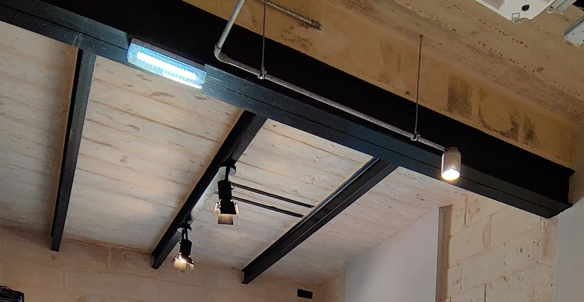 Ceiling lighting