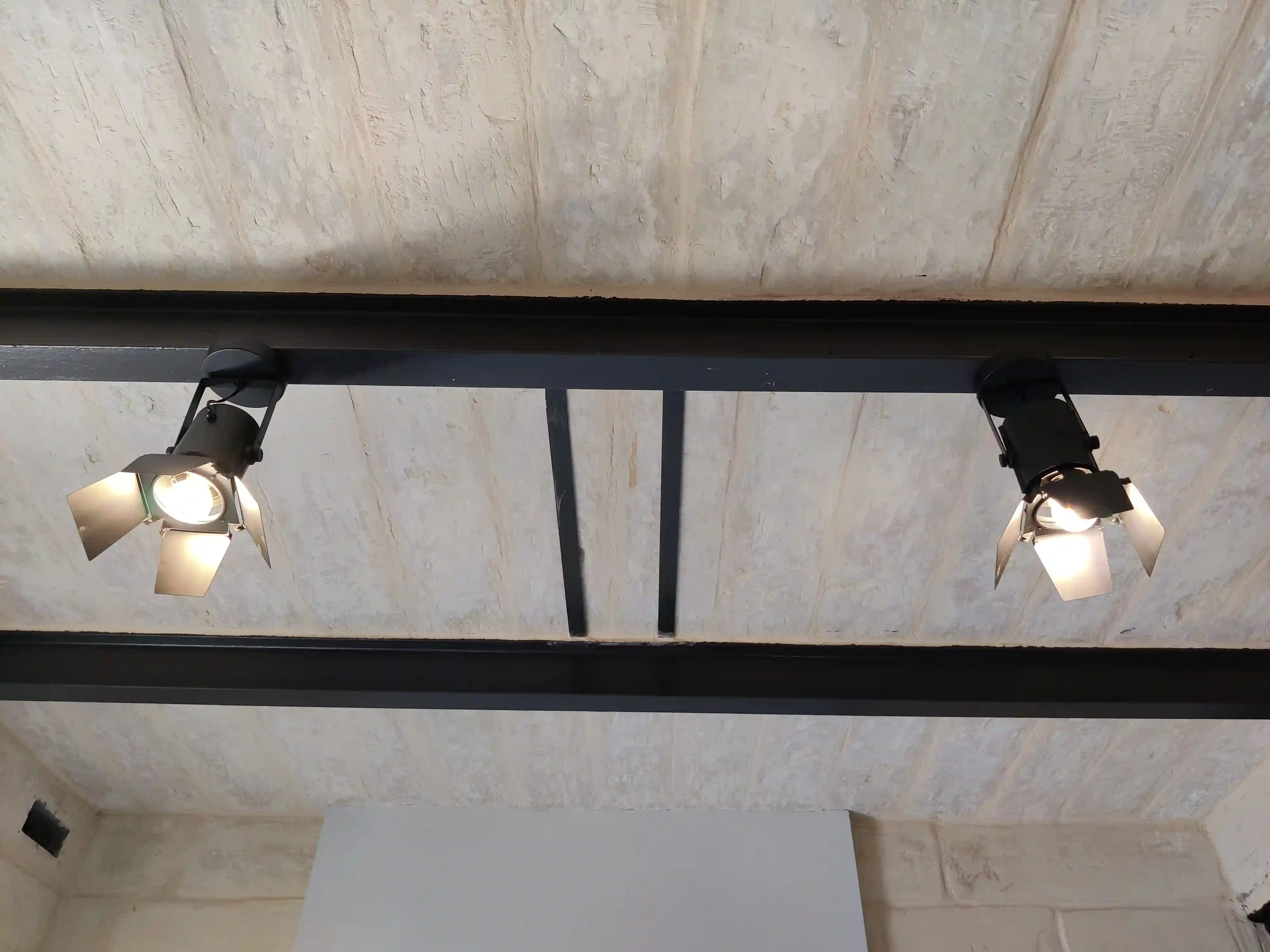 Ceiling lighting