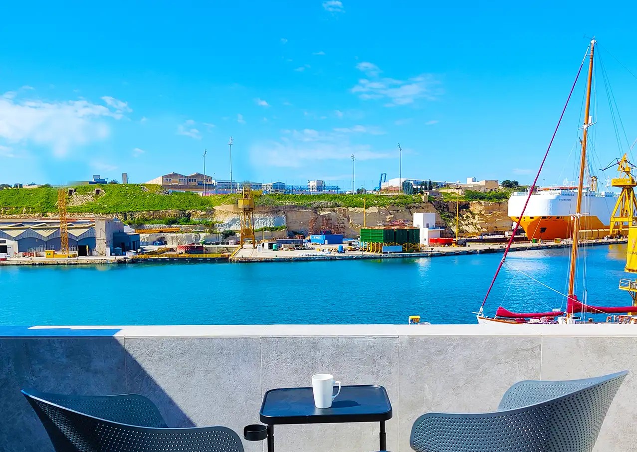 Cabin 4 Savynomad Harbour Residences Bormla wow Views