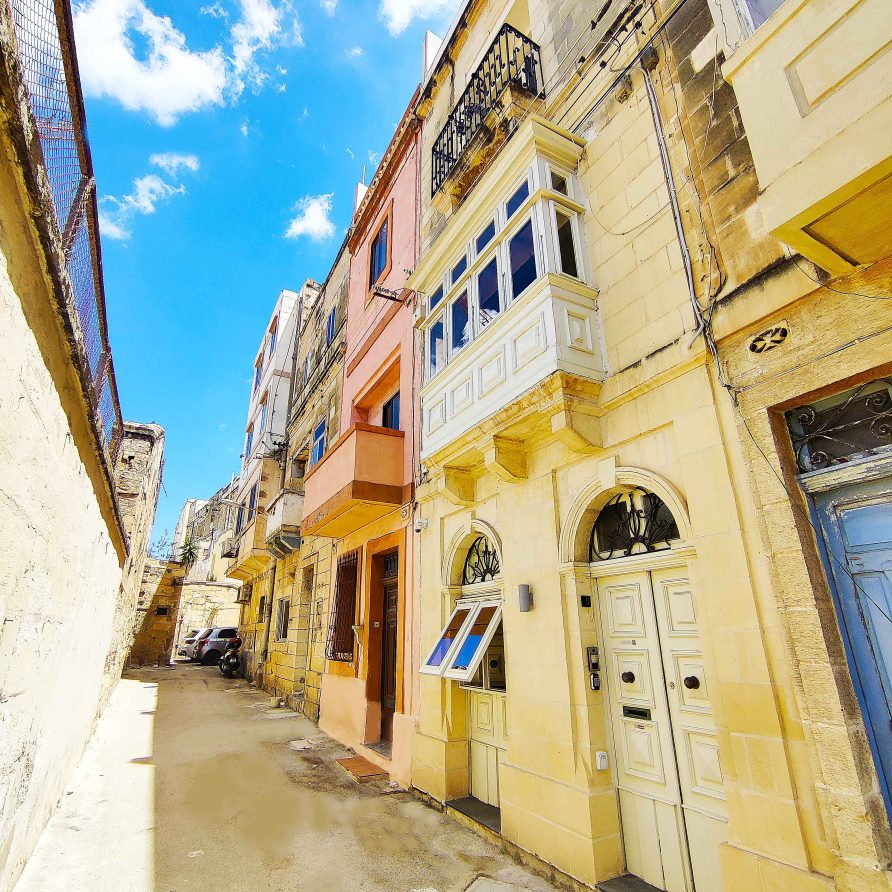 Traditional and quiet semi-pedestrian street where Savynomad Harbour Residences in Bormla is situated called Fortini Ta Felic. Beige doors are those of Savynomad.